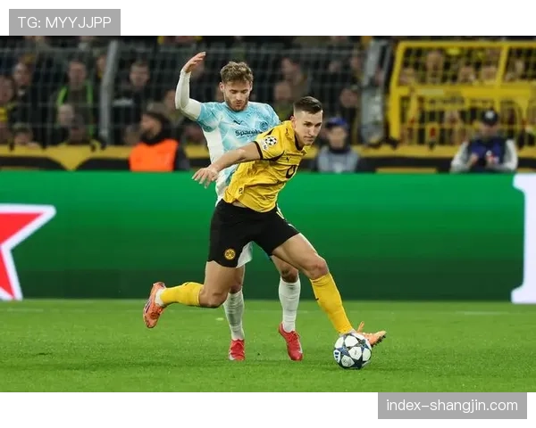 博德闪耀快速传递配合撕开防线 团队足球展现威力